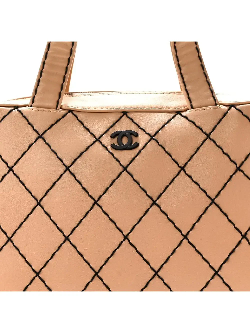 CHANEL indulge timeless